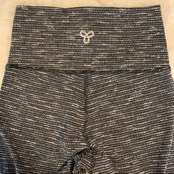 Aritzia | TNA Equator Herringbone Leggings - Picture 6 of 10